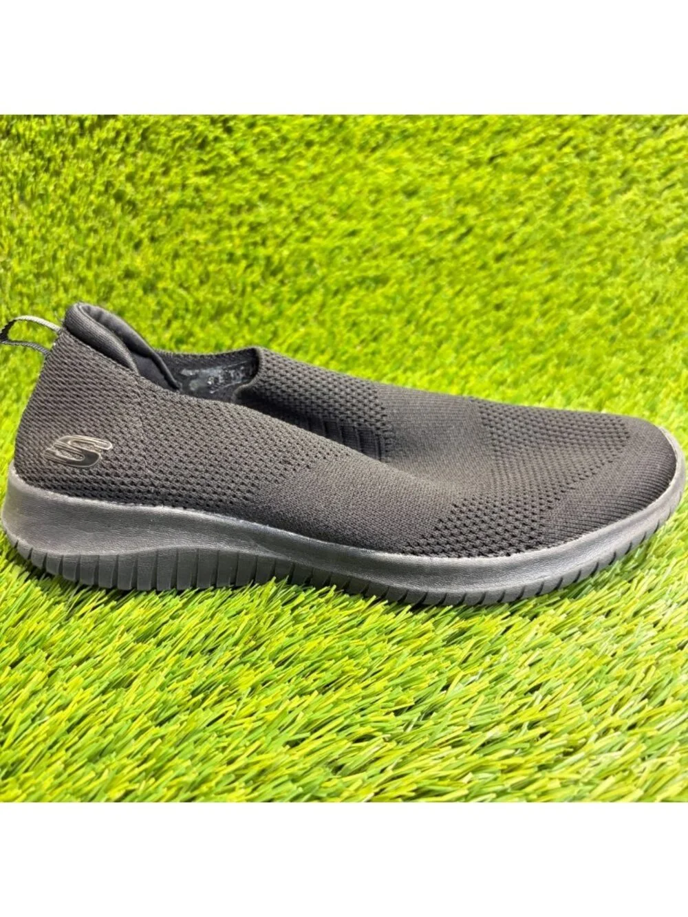 Skechers Ultra Flex-First Take Womens Size 8 Black Athletic Shoes Sneakers